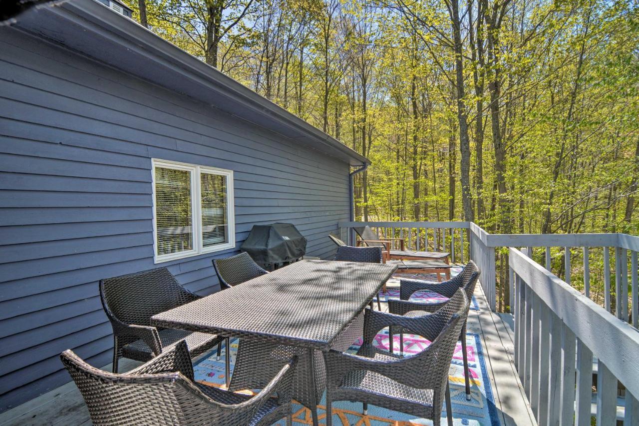 Resort-Style Harbor Springs Home With 2 Decks! Exterior foto
