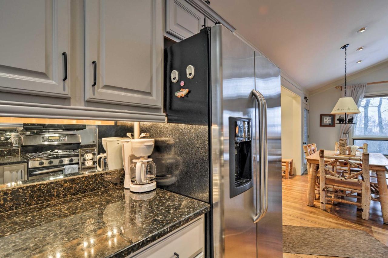 Resort-Style Harbor Springs Home With 2 Decks! Exterior foto