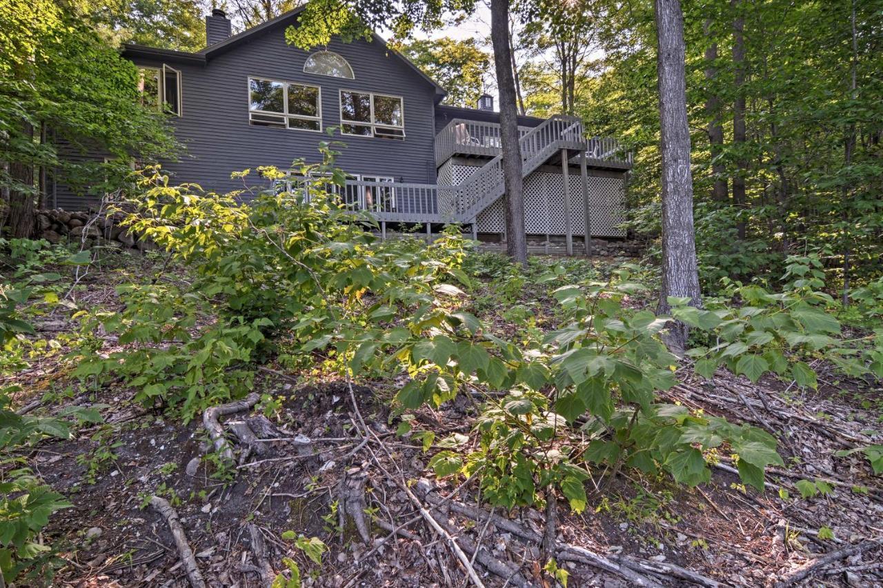Resort-Style Harbor Springs Home With 2 Decks! Exterior foto